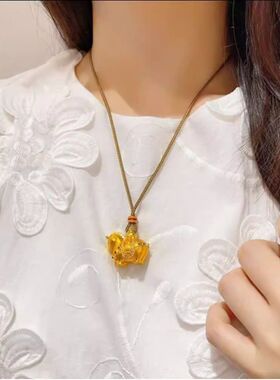 新款国风精致蝴蝶吊坠金色福蝶迭项链精致复古中式百搭编绳毛衣