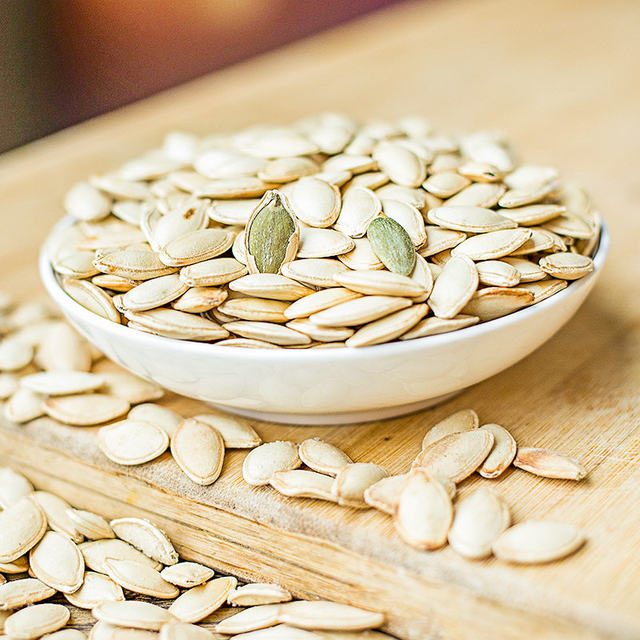 New arrival, original five-flavored pumpkin seeds, large grains, good for the office, casual roasted seeds and nuts, addictive snacks to satisfy cravings