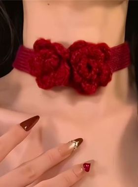 2026新款红色玫瑰花毛绒项链女秋冬氛围感圣诞节针织红色项链颈带
