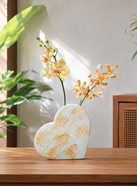 橙绿陶瓷花瓶爱心形状仿真波斯菊插花器皿家居玄关柜吧台装饰摆件
