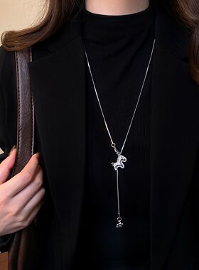 许妍同款银色小马吊坠毛衣链项链女高级感轻奢小众秋冬长款配饰品