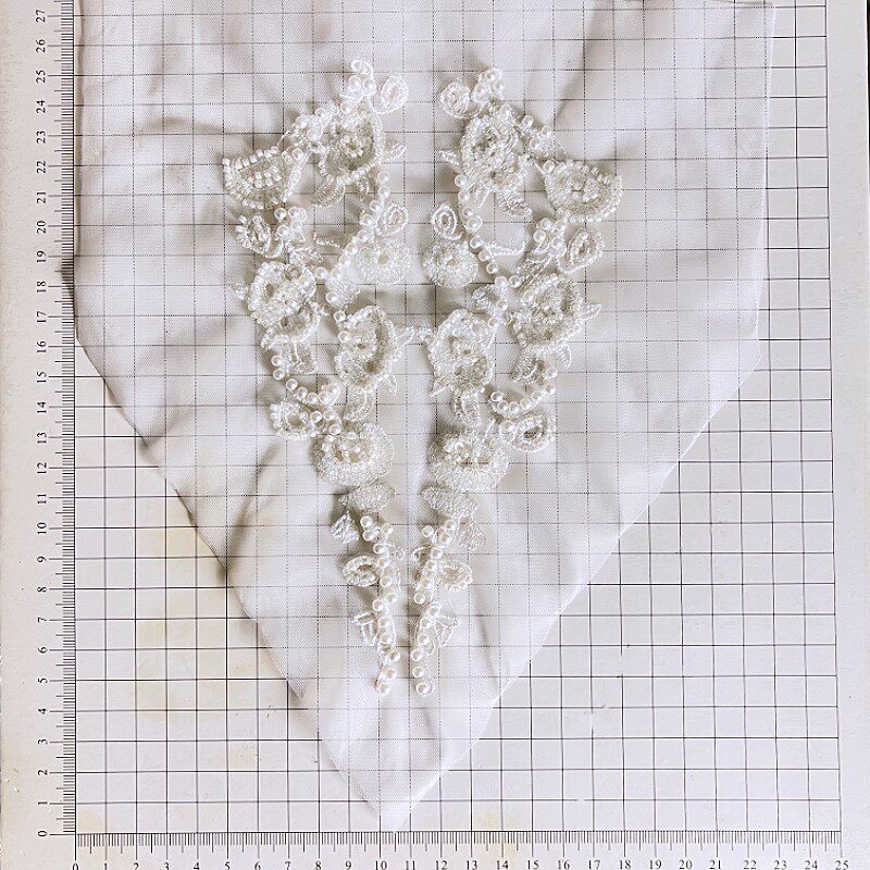 新款热销珠子珠片时尚领花布贴特种绣花章辅料女装童装白色新工艺