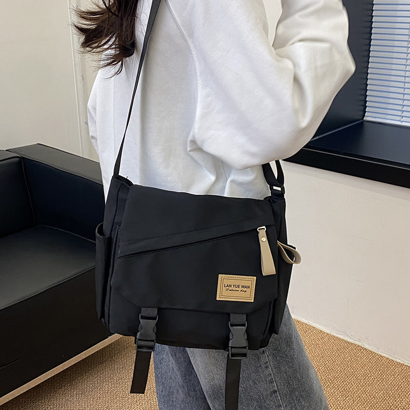 2026新款时尚大学生通勤斜挎包百搭大容量单肩包上课补习手提书袋,淘宝优惠券,粉丝福利购,淘宝优惠卷