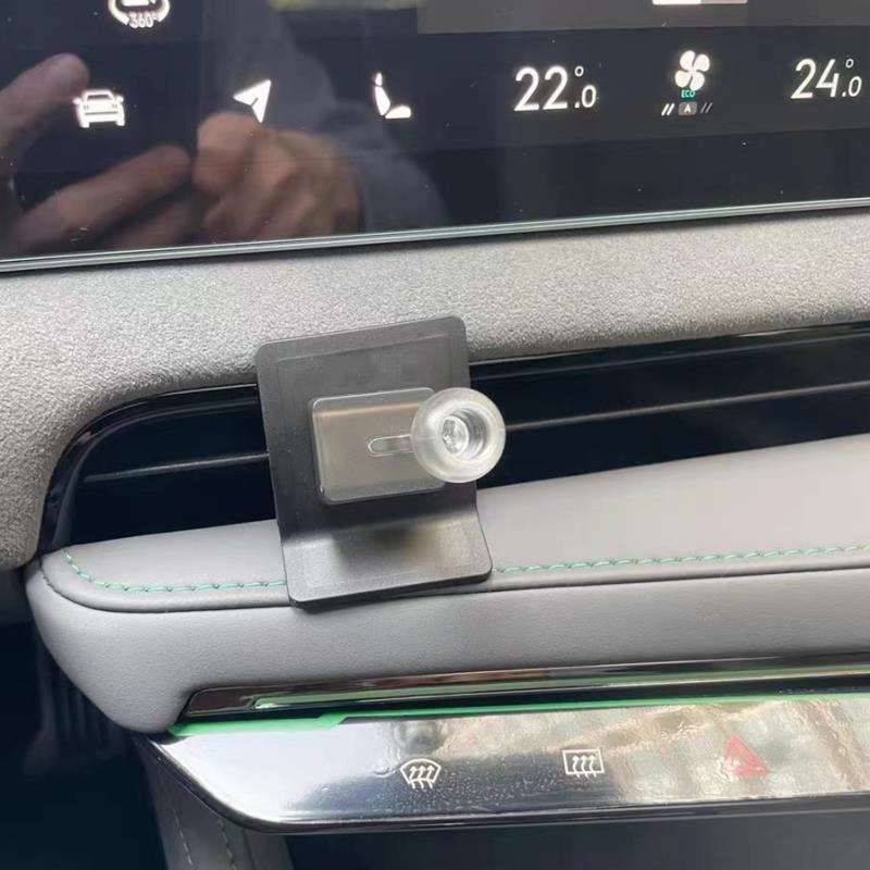 21-25款极氪001专用车载手机支架左侧中控出风口卡扣底座内饰改装 - 图1