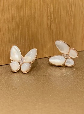 气质轻奢简约白贝母蝴蝶项链女小众设计高级感吊坠网红短款锁骨链