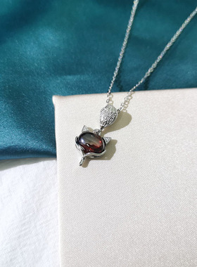 s925纯银红色狐狸项链女锁骨链性感气质镶嵌石榴石招财银饰