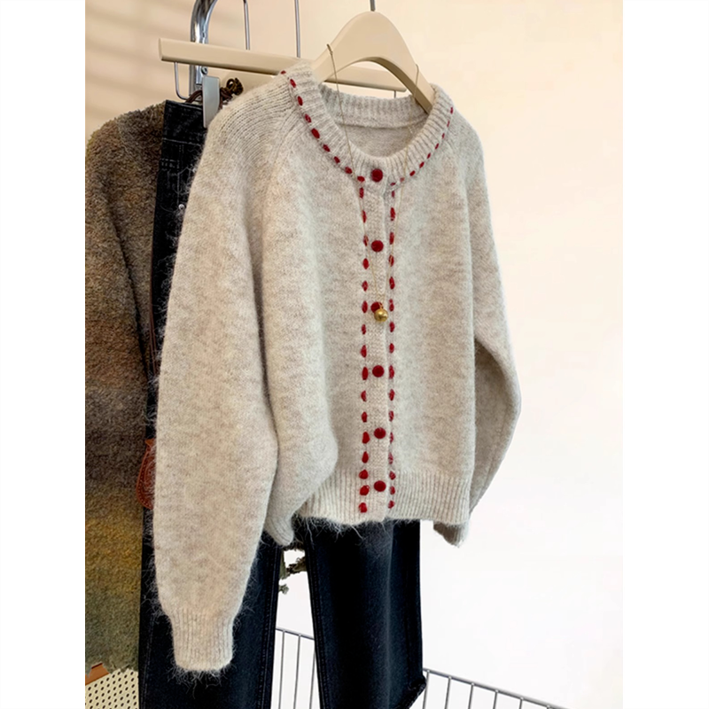 软糯加厚圆领毛衣女秋冬2025新款设计感慵懒大码内搭针织开衫上衣 - 图0