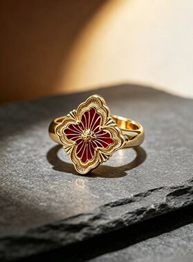 四叶草红珐琅戒指轻奢拉丝黄金色雕花小众高级感女士指环婚礼刻字