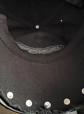 铆钉破坏做旧贴布鸭舌帽