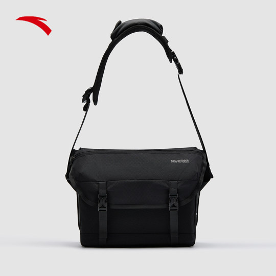 安踏斜挎包男女同款时尚户外通勤包休闲轻便百搭单肩包