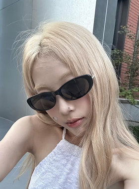 桔里黑色细腿窄框显脸小太阳镜