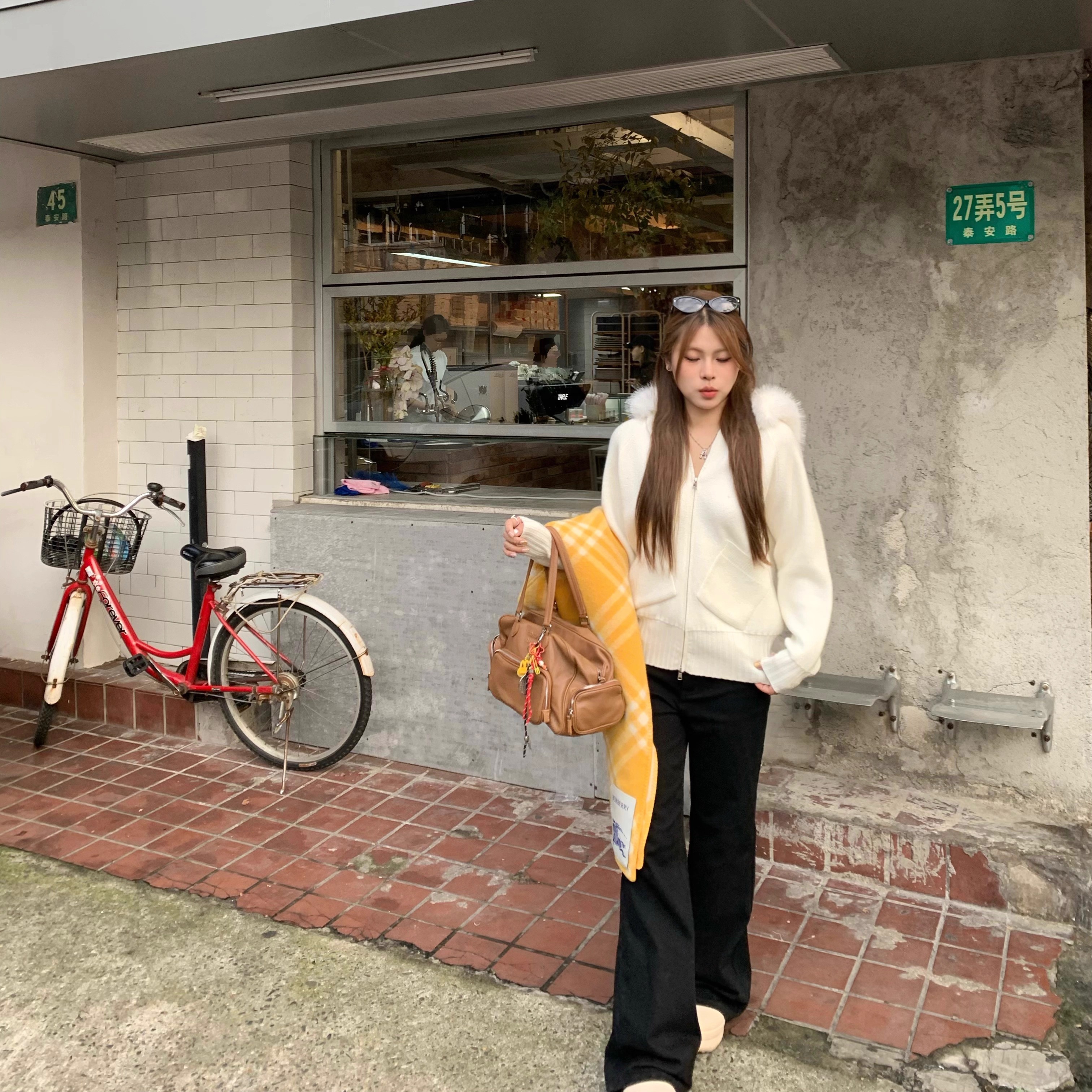 宅宅athome//超模黑牛 经典黑色中腰微喇长裤弹力拖地牛仔裤 - 图1