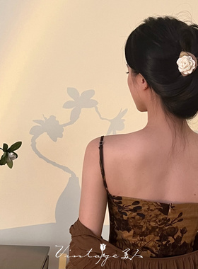 温柔抓夹法式山茶花绸缎花朵抓夹