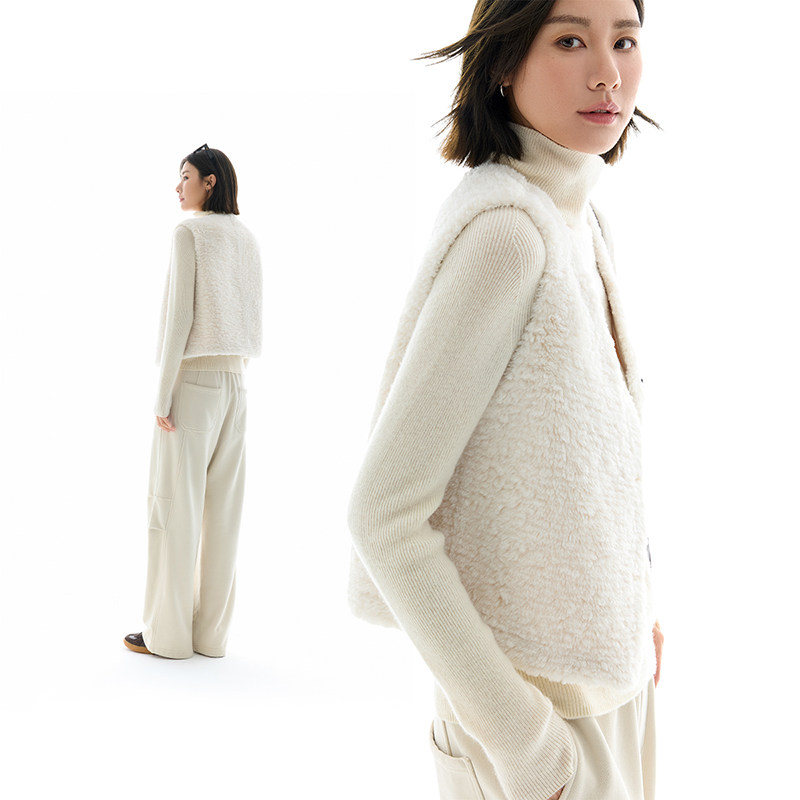 云上生活【牧羊人】叠穿V领冬户外运动轻量保暖马甲女马夹上衣,淘宝优惠券,粉丝福利购,淘宝优惠卷