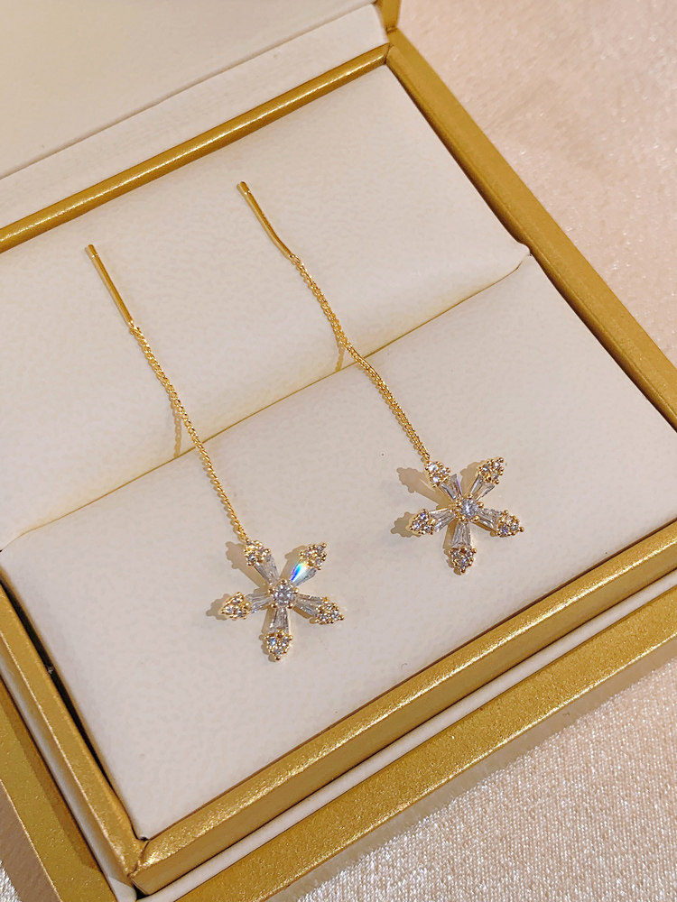 奥特莱斯专柜清仓撤柜捡漏特价18K金镶钻花瓣耳线outlets女配饰34,淘宝优惠券,粉丝福利购,淘宝优惠卷