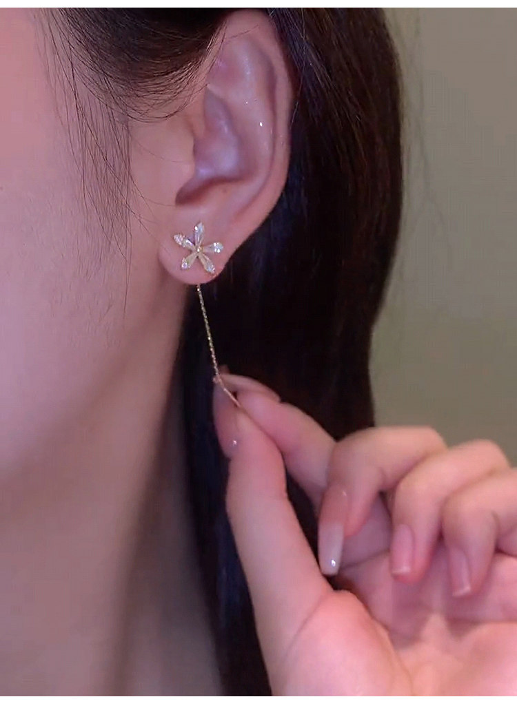 奥特莱斯专柜清仓撤柜捡漏特价18K金镶钻花瓣耳线outlets女配饰34,淘宝优惠券,粉丝福利购,淘宝优惠卷