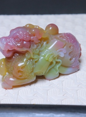 天然盐源玛瑙精工巧雕俏色红黄包浆山海经玄武麒麟摆件