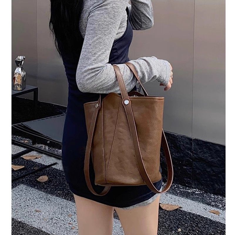 韩版新款高级感复古软皮轻奢小众托特包通勤大容量旅行通用百搭包,淘宝优惠券,粉丝福利购,淘宝优惠卷