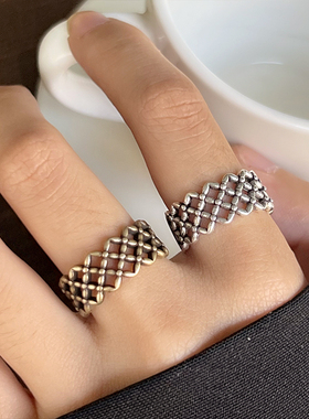 银色复古菱形格纹戒指