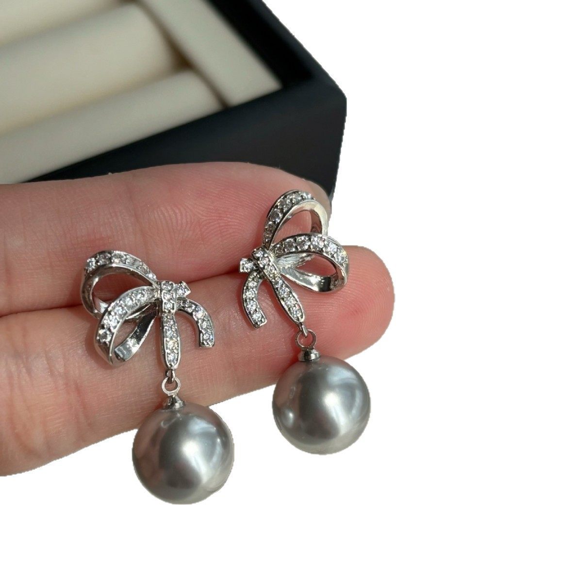 s925银针耳环满钻法式蝴蝶结耳钉女轻奢高级感施家珍珠秋冬耳饰,淘宝优惠券,粉丝福利购,淘宝优惠卷