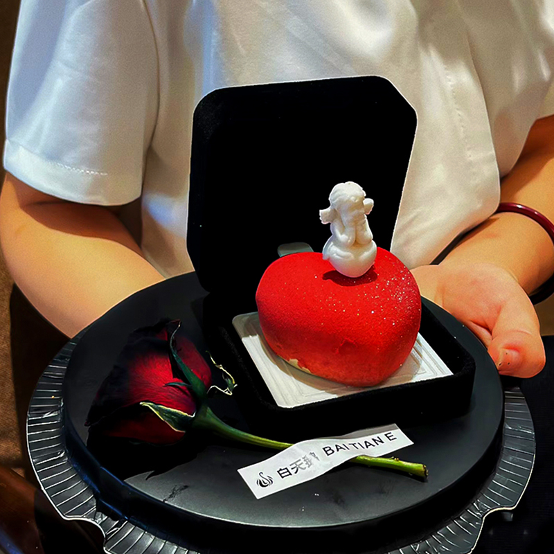 浪漫2.14情人节法式爱心慕斯礼盒蛋糕装饰情侣纪念日戒指盒甜品盒