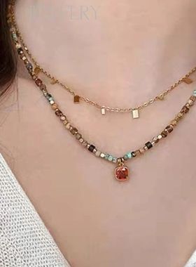 煦色复古设计彩色锆石项链,钛钢材质,可调节十字链,精美红色锆石