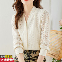 Early autumn fitted hollowed-out v collar Long sleeves lace blouse Women 2023 new Dont make beautiful French Temperament Snowspun sweaters