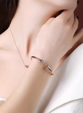 欧美钛钢开口时尚圆柱镶钻蛮腰手镯女镀金潮简约个性创意百搭细致