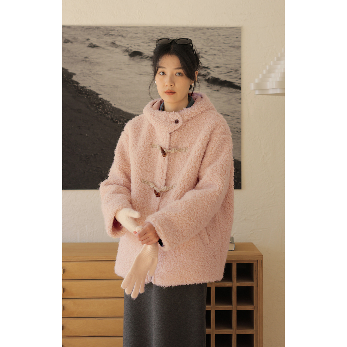 solighter 法式复古圈圈毛连帽牛角扣外套女冬季2025年新款厚外套 - 图1