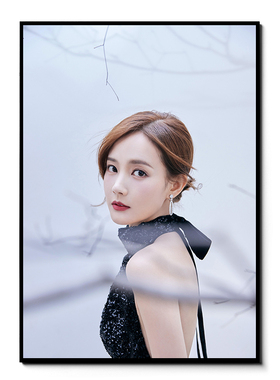 李一桐海报2025全新美女明星写真