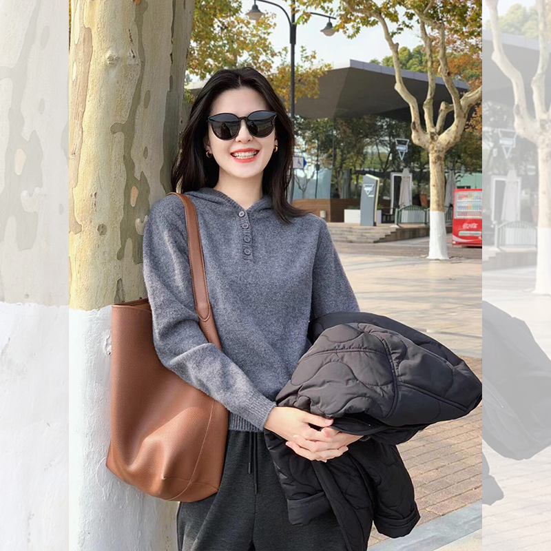 大衣内搭灰色连帽羊绒针织衫女秋冬季叠穿毛衣打底衫加厚帽衫上衣 - 图0