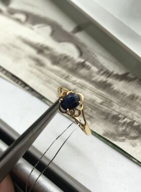 18k黄金山东蓝宝石戒指清新亮丽