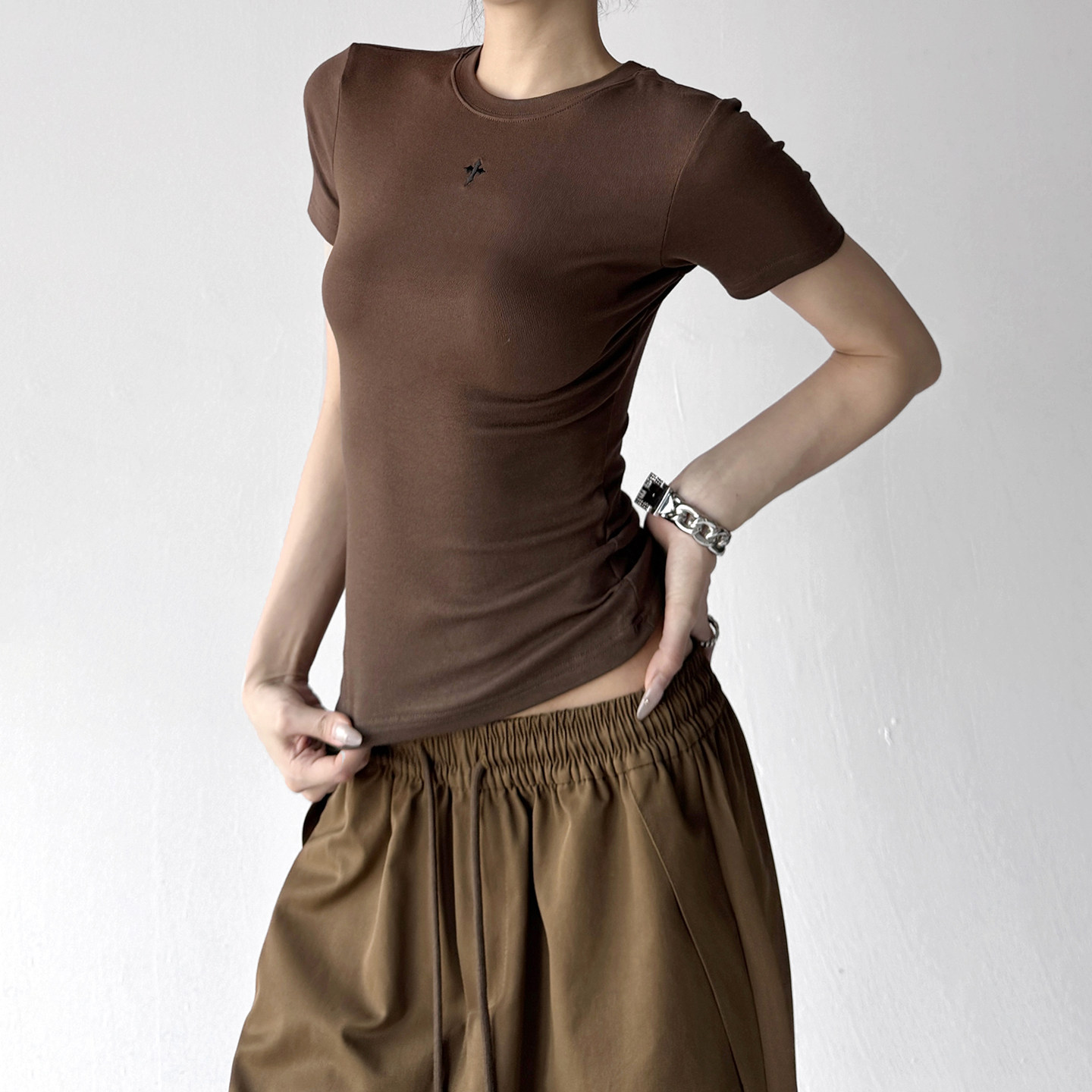 修身短袖T恤女2026夏季新款基础版圆领收腰紧身显瘦独特学生上衣,淘宝优惠券,粉丝福利购,淘宝优惠卷