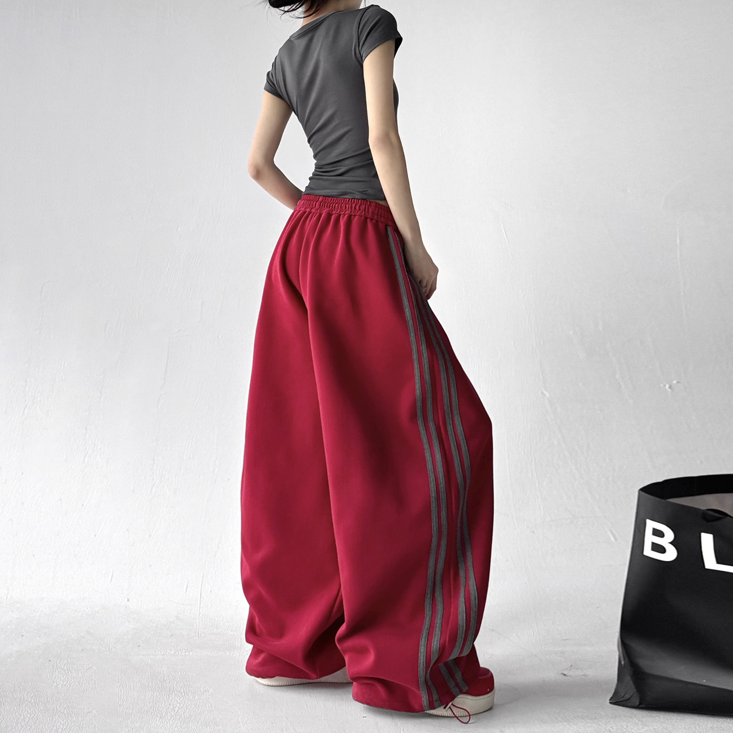 红色运动风阔腿卫裤女2026春装新款高腰垂感条纹独特宽松休闲裤子,淘宝优惠券,粉丝福利购,淘宝优惠卷