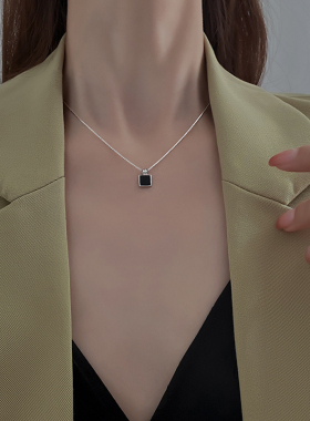 s925纯银黑色方牌项链女新款小众设计感高级锁骨链秋冬款气质轻奢
