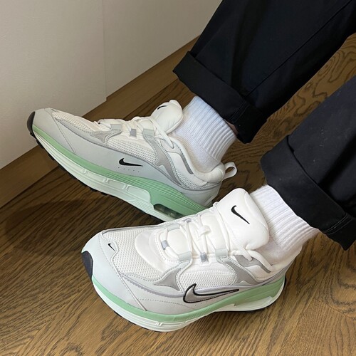 Nike Air Max Bliss耐克可回收材料白绿气垫女子跑步鞋DH5128-103 - 图1