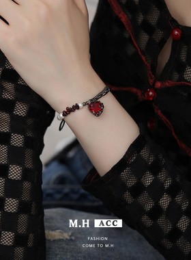 石榴红爱心珍珠手链女小众设计精致时尚高级感暗黑风个性手饰