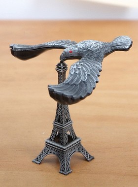 平衡鹰新奇特摆件金属埃菲尔铁塔平衡鸟老鹰玩具反重力老鹰平衡