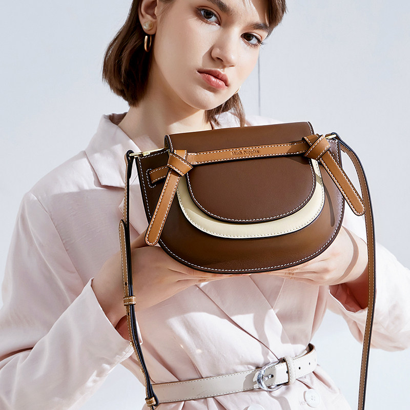 暇步士高级感牛皮小众设计复古包包 暇步士摩天轮马鞍包