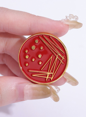 红色圆形几何线条胸针金属徽章