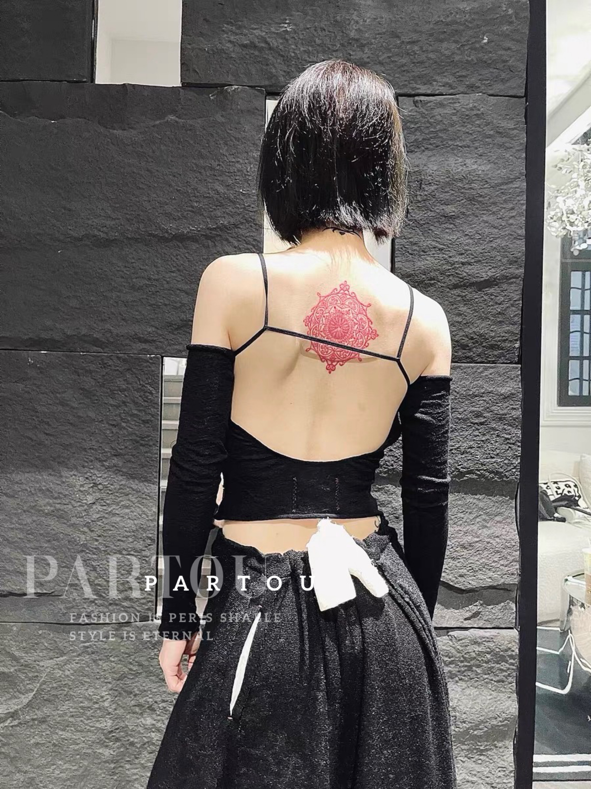 【SALE】PengTai女士黑色吊带露背上衣 PARTOU品牌集合店-图0