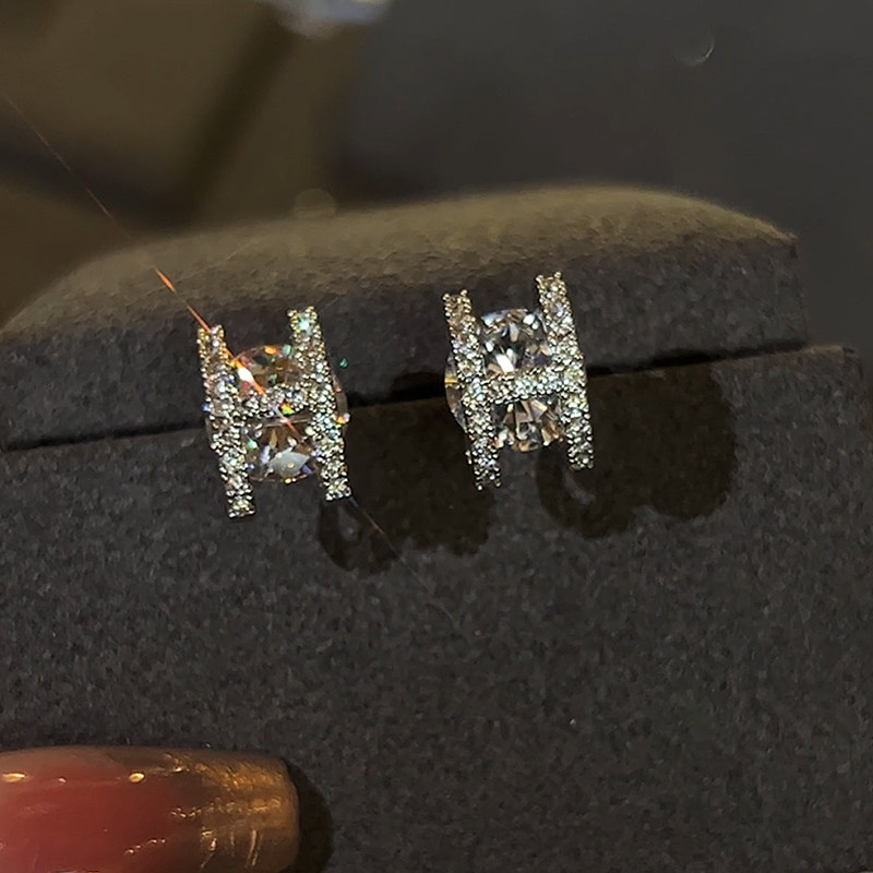 爱曲◆法式精美闪钻H字母小巧气质耳钉气质高级感百搭简约耳环女,淘宝优惠券,粉丝福利购,淘宝优惠卷