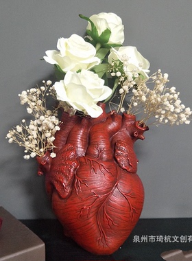 白色心脏花瓶树脂摆件