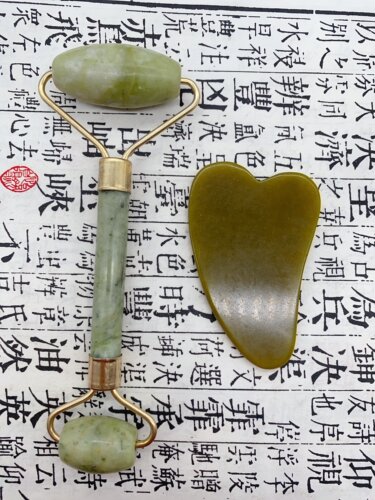 天然岫玉推脸器刮痧板天然玉石推脸器玉石按摩器随机 - 图1