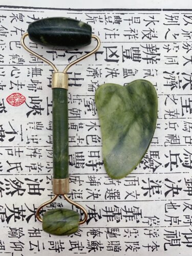 天然岫玉推脸器刮痧板天然玉石推脸器玉石按摩器随机 - 图2