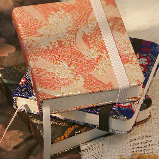 Thunder Tiger plain writing comes with straps that are not easy to fall off