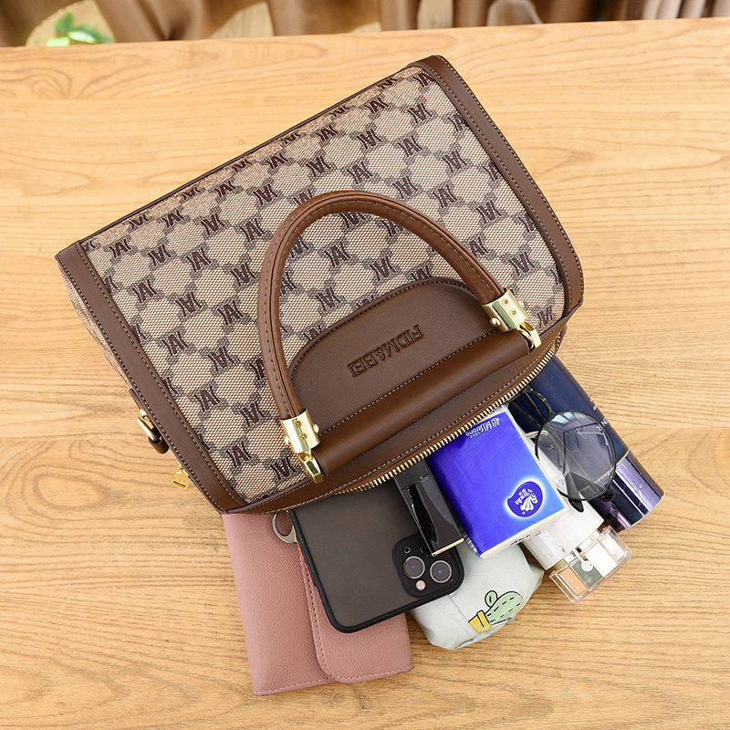 大容量波士顿高级感女士2022枕头包 贵悦女士包袋