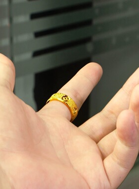 金店新款锤纹满天星四叶草戒指时尚闭口男女食指戒手饰碎冰冰