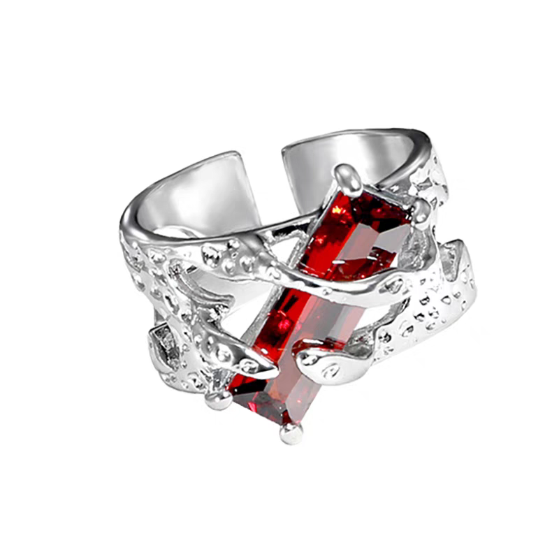 明星同款设计复古红宝石戒指男小众个性暗黑镂空指环送生日礼物