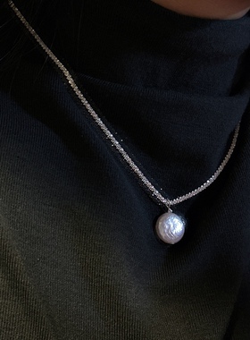 S925纯银韩版波光粼粼巴洛克纽扣天然珍珠项链时髦个性闪光锁骨链